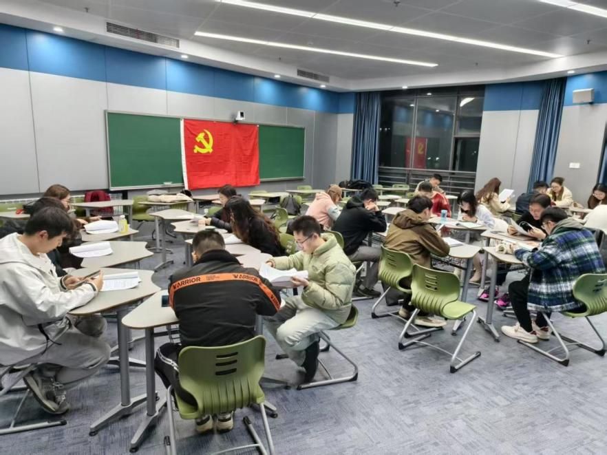 共事务学院MPA党支部开展红色剧本杀主题党日活动开元棋牌“学思践悟新思想重温历史强担当”——公(图2) 共事务学院MPA党支部开展红色剧本杀主题党日活动开元棋牌“学思践悟新思想重温历史强担当”——公(图2)